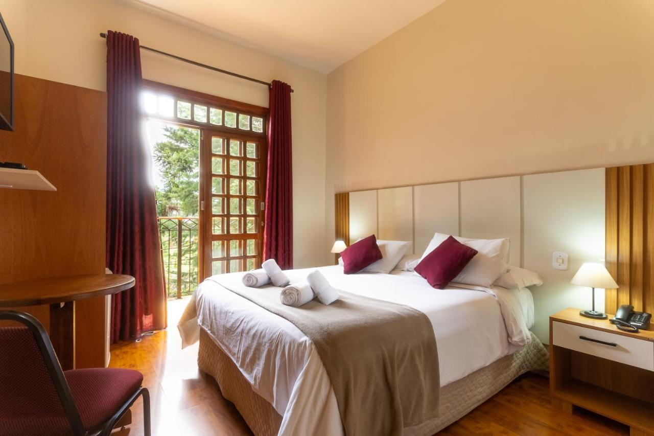 Quarto Deluxe com Cama de Casal ou 2 de Solteiro e Varanda